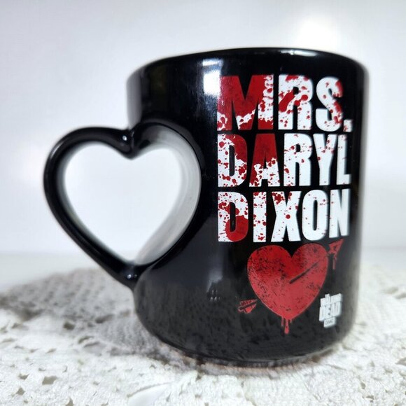 The Walking Dead Heart Handle Splattered Mrs Darly Dixon Ceramic Mug 12 oz AMC - Picture 7 of 9